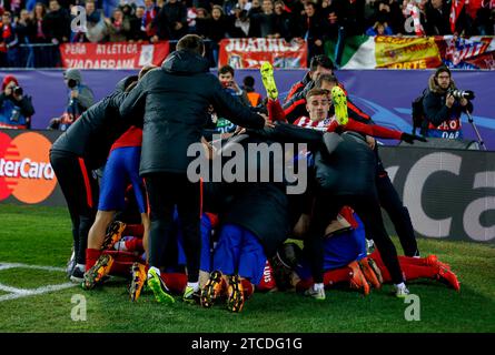 Madrid, 03/15/2016. Second leg match of the round of 16 of the Champions League, deputy at the Vicente Calderón stadium, between Atlético de Madrid and PSV Eindhoven. In the image, the red and white team celebrates the move to the quarterfinals. Photo: Ignacio Gil ARCHDC. Credit: Album / Archivo ABC / Ignacio Gil Stock Photo