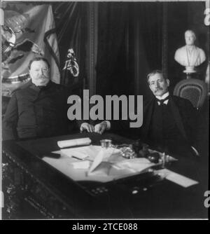 William Howard Taft and Elihu Root seated at desk Stock Photo - Alamy
