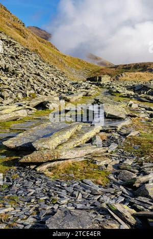 Slate quarry on historic Miners Track from Rhyd Ddu to Bwlch Cwm Llan in Snowdonia National Park. Rhyd Ddu, Gwynedd, north Wales, UK, Britain, Europe Stock Photo