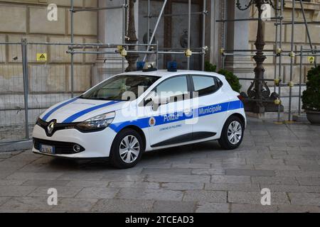 Police car of the Palermo municipal police on the Piazza Pretoria in the city of Palermo Stock Photo