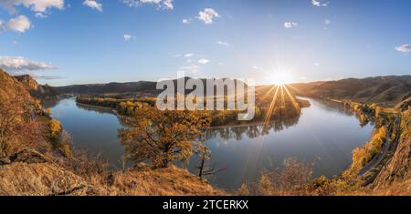 Panorama of Wachau valley (UNESCO) during autumn with Danube river near the Durnstein village in Lower Austria, Austria Stock Photo