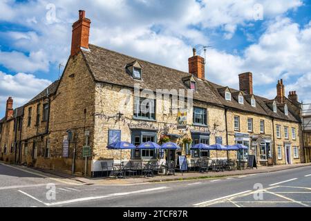 The Punchbowl on Oxford Street in Woodstock, Oxfordshire, England, UK Stock Photo