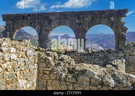 Rif Mountains seen through arches of the North Baths ruins at Volubilis, Berber-Roman city from ancient Mauretania near Meknes, Fez-Meknes, Morocco Stock Photo