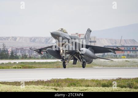 KONYA, TURKIYE - MAY 09, 2023: Pakistan Air Force Lockheed Martin F-16C Fighting Falcon (JE-4) landing to Konya Airport during Anatolian Eagle Air For Stock Photo