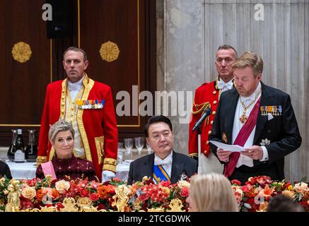 King Willem-Alexander and Queen Maxima of The Netherlands, President Yoon Suk Yeol at the Royal Palace in Amsterdam, on December 12, 2023, to attend the State-Banguet, on the 1st of a 2-day state visit from South Korea to The Netherlands Photo: Albert Nieboer/Netherlands OUT/Point de Vue OUT Stock Photo