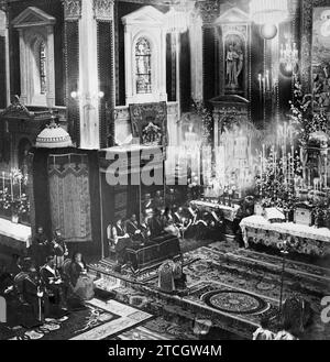 06/08/1916. In the church of San Francisco de Borja. The Royal family, in the Center, at the solemn Religious function held yesterday in honor of the patron saint of the greatness of Spain. Credit: Album / Archivo ABC / Ramón Alba Stock Photo