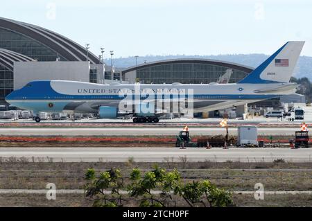 Air Force One shown leaving from LAX, Los Angeles International Airport ...