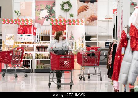 San Mateo, USA. 12th Dec, 2023. A customer visits a supermarket in San Mateo, California, the United States, Dec. 12, 2023. The consumer price index, a closely watched inflation gauge, increased 0.1 percent month on month in November, and was up 3.1 percent from a year ago, the U.S. Bureau of Labor Statistics reported Tuesday. Credit: Li Jianguo/Xinhua/Alamy Live News Stock Photo