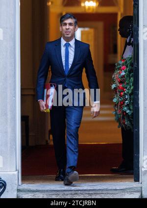 London, UK. 13th Dec, 2023. Prime Minister, Rishi Sunak, leaves Number !0 to go to Parliament for Prime Ministers Questions. He will face Sir Keir Starmer across the despatch box. Credit: Mark Thomas/Alamy Live News Stock Photo