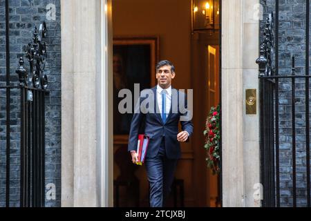 London, England, UK. 13th Dec, 2023. UK Prime Minister RISHI SUNAK leaves 10 Downing Street ahead of PMQs. (Credit Image: © Tayfun Salci/ZUMA Press Wire) EDITORIAL USAGE ONLY! Not for Commercial USAGE! Credit: ZUMA Press, Inc./Alamy Live News Stock Photo