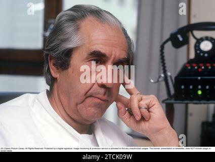 Åke Senning Swedish cardiac surgeon who implanted the first human ...