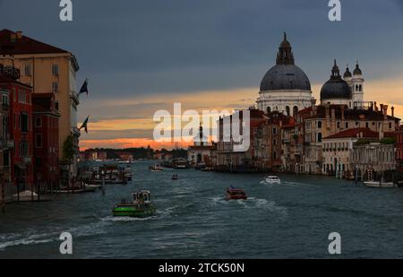 Basilika, Venedig, Italien, Kirche, Sunset, Sunrise, Stimmungsvolles Santa Maria della Salute in Venedig Stock Photo