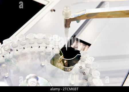 Atomic absorption spectrometer with electrothermal atomization in lab ...