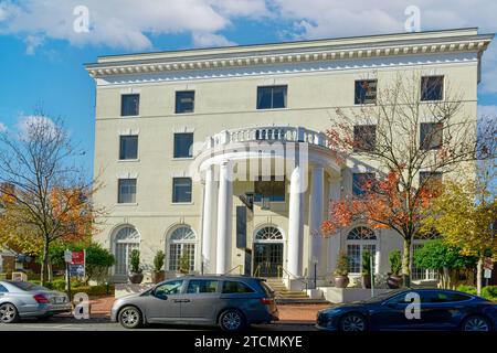 Site of Barton House, now the present building erected in 1905, is the former Princess Anne Hotel in Fredericksburg VA Stock Photo