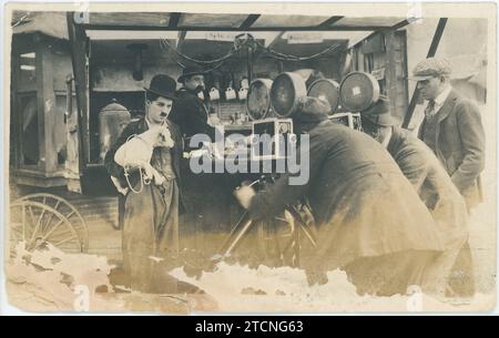 Hollywood, Los Angeles, (United States), 1918. 'Charlot' during the filming of 'A Dog's Life'. Credit: Album / Archivo ABC / Riva Stock Photo