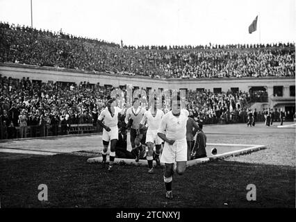 06/01/1933. Protagonists - Players - Real Madrid's starting eleven takes to the field in a League match, of which they will be Proclaimed Champion. Credit: Album / Archivo ABC / Josep Brangulí Stock Photo