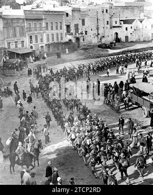 09/30/1913. Spanish Soldiers in Tetuan. Appearance of the Plaza de España upon arrival of the second battalion of the Borbón infantry regiment. Credit: Album / Archivo ABC / Ramón Alba Stock Photo