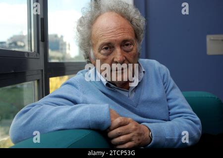 Madrid, 11/27/2006. Interview with the writer and scientific disseminator Julián de Domingo. Photo: Julian de Domingo ARCHDC. Credit: Album / Archivo ABC / Julián De Domingo Stock Photo