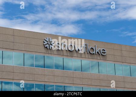 Snowflake sign on its office building in Dublin, California, USA Stock Photo
