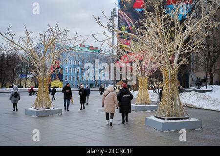 People walk at the crossing of Volkhonka and Znamenka streets in the historic center of Moscow in winter. Moscow, Russia. Stock Photo