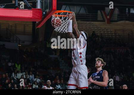 Varese, Italy. 13th Dec, 2023. Willie Cauley-Stein #2 of Itelyum Varese dunks during FIBA Europe Cup 2023/24 Second Round Group N game between Itelyum Varese and ZZ Leiden at Itelyum Arena, Varese, Italy on December 13, 2023 Credit: Independent Photo Agency/Alamy Live News Stock Photo