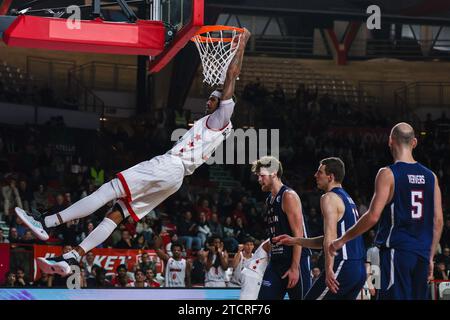 Varese, Italy. 13th Dec, 2023. Willie Cauley-Stein #2 of Itelyum Varese dunks during FIBA Europe Cup 2023/24 Second Round Group N game between Itelyum Varese and ZZ Leiden at Itelyum Arena, Varese, Italy on December 13, 2023 Credit: Independent Photo Agency/Alamy Live News Stock Photo
