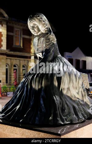 The George Eliot (Mary Ann Evans) statue pictured at night. The statue is situated in the centre of Nuneaton Town Centre and is by local sculptor John Letts. Stock Photo