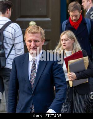 London,uk, 14th Dec 2023 Deputy Prime Minister Oliver Dowden is seen leaving the Cabinet office Whitehall credit Richard Lincoln/Alamy Live News Stock Photo
