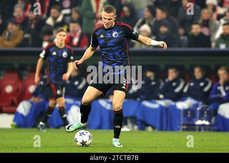 Munich, Deutschland. 29th Nov, 2023. firo: November 29th, 2023, football, soccer, Champions League, season 2023/2024, 5th matchday, FC Bayern Munich - FC Copenhagen 0:0, Denis Vavro, FC Copenhagen, Copenhagen, whole figure, Credit: dpa/Alamy Live News Stock Photo