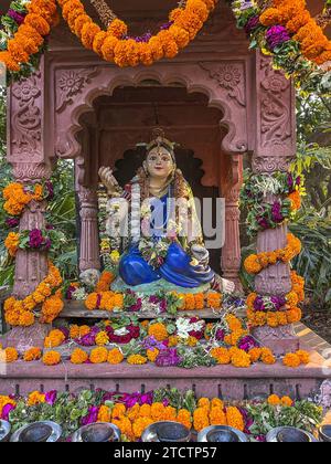 Murthi (statue) in Govardhan Ecovillage, Maharashtra, India. Radha, Krishna’s consort Stock Photo
