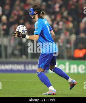 Munich, Deutschland. 29th Nov, 2023. firo: November 29th, 2023, football, soccer, Champions League, season 2023/2024, 5th matchday, FC Bayern Munich - FC Copenhagen 0:0, Kamil Grabara, FC Copenhagen, Copenhagen, individual action, Credit: dpa/Alamy Live News Stock Photo