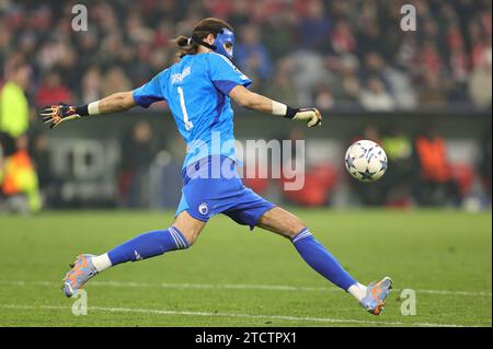 Munich, Deutschland. 29th Nov, 2023. firo: November 29th, 2023, football, soccer, Champions League, season 2023/2024, 5th matchday, FC Bayern Munich - FC Copenhagen 0:0, Kamil Grabara, FC Copenhagen, Copenhagen, individual action, Credit: dpa/Alamy Live News Stock Photo