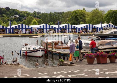 UK, England, Oxfordshire, Henley on Thames, Thameside, visitors at moorings opposite Royal Regatta competitor's area on Berkshire Bank Stock Photo
