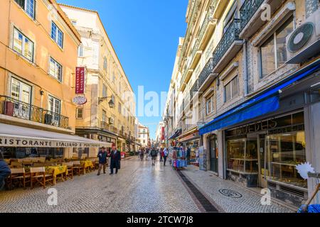The popular Rua Augusta street, full of shoppers and diners enjoying the stores, restaurants and sidewalk cafes in Lisbon, Portugal. Stock Photo
