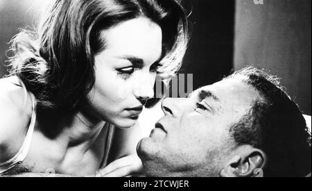 THE ENTERTAINER (1960) LAURENCE OLIVIER, SHIRLEY ANNE FIELD ENTR 003P ...