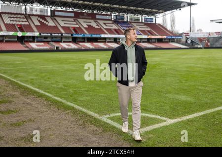 Cottbus, Germany. 14th Dec, 2023. Singer Alexander Knappe stands on the sidelines of the 'Stadion der Freundschaft'. Credit: Frank Hammerschmidt/dpa/Alamy Live News Stock Photo