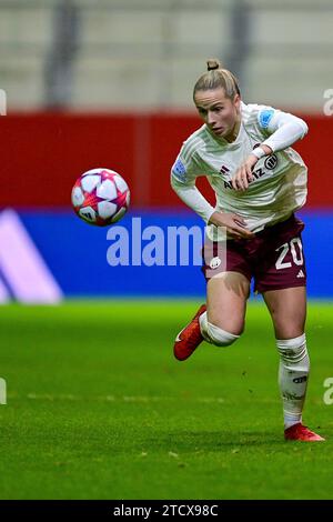 Franziska Kett (20 FC Bayern Munich), Lea Schueller (11 FC Bayern ...