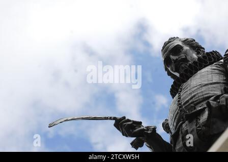 04/13/2008. Alcalá de Henares. Madrid. Statue of Miguel de Cervantes in the Plaza de Cervantes. Photo: of Saint Bernard. Archdc. Credit: Album / Archivo ABC / Eduardo San Bernardo Stock Photo