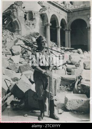 10/01/1939. Toledo, 1936. Civil War, Lieutenant General Don José Moscardó Ituarte, count of the Alcazar of Toledo, in front of the ruins of said fortress. Credit: Album / Archivo ABC / Rodríguez Stock Photo