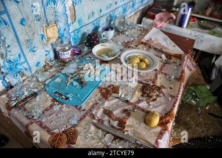 Non Exclusive: ODESA, UKRAINE - DECEMBER 14, 2023 - Glass shards cover the remains of food left on the table in a hostel damaged in a Russian overnigh Stock Photo