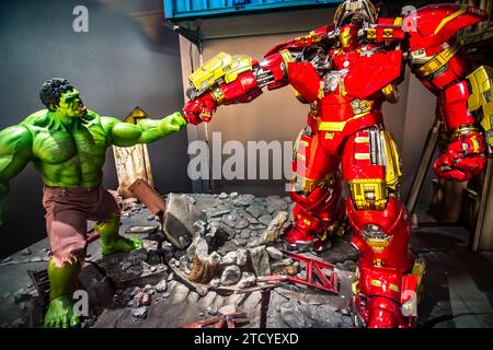 Iron man in Hulk Buster suit at the battle field setting with The Incredible Hulk on display in store. Action figures display from famous Marvel comic Stock Photo