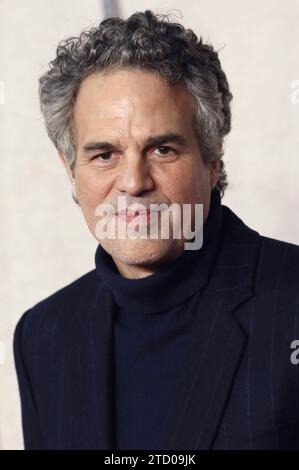 Mark Ruffalo beim Gala-Screening des Kinofilms Poor Things im Barbican Centre. London, 14.12.2023 *** Mark Ruffalo at the gala screening of the movie Poor Things at the Barbican Centre London, 14 12 2023 Foto:xD.xJonesx/xFuturexImagex poor 3223 Stock Photo