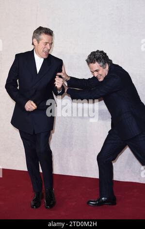 Willem Dafoe und Mark Ruffalo beim Gala-Screening des Kinofilms Poor Things im Barbican Centre. London, 14.12.2023 *** Willem Dafoe and Mark Ruffalo at the gala screening of the film Poor Things at the Barbican Centre London, 14 12 2023 Foto:xS.xVasx/xFuturexImagex poor 3270 Stock Photo