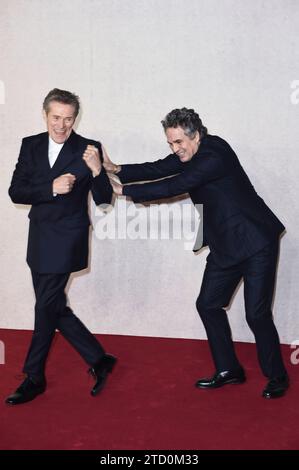 Willem Dafoe und Mark Ruffalo beim Gala-Screening des Kinofilms Poor Things im Barbican Centre. London, 14.12.2023 *** Willem Dafoe and Mark Ruffalo at the gala screening of the film Poor Things at the Barbican Centre London, 14 12 2023 Foto:xS.xVasx/xFuturexImagex poor 3269 Stock Photo