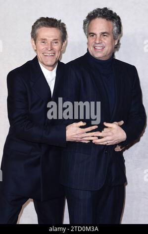 Willem Dafoe und Mark Ruffalo beim Gala-Screening des Kinofilms Poor Things im Barbican Centre. London, 14.12.2023 *** Willem Dafoe and Mark Ruffalo at the gala screening of the film Poor Things at the Barbican Centre London, 14 12 2023 Foto:xS.xVasx/xFuturexImagex poor 3275 Stock Photo