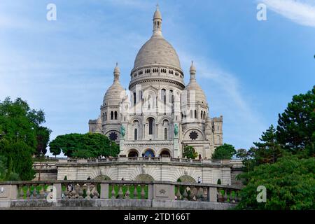 People in front of The Basilica of Sacré Coeur de Montmartre. One of the most visited religious monuments in Paris, France Stock Photo