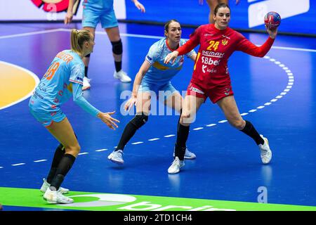 HERNING, DENMARK - DECEMBER 15: Kelly Dulfer of the Netherlands, Lois Abbingh of The Netherlands, Tanja Ivanovic of Montenegro during the 26th IHF Women's World Championship Handball Final Round, 5-8 place match between Montenegro and Netherlands at Jyske Bank Boxen on December 15, 2023 in Herning, Denmark (Photo by Henk Seppen/Orange Pictures) Stock Photo