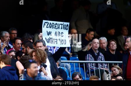 Madrid, 12/05/2015. League match played at the Santiago Bernabéu stadium between Real Madrid and Getafe. In the image, a fan shows his support for Florentino Pérez. Photo: Oscar del Pozo ARCHDC. Credit: Album / Archivo ABC / Oscar del Pozo Stock Photo