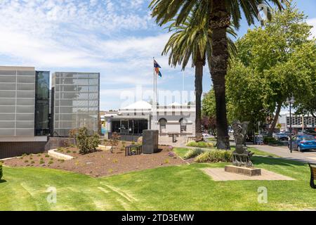 Wagga Wagga Australia, town centre with views of council offices, theatre playhouse and surrounding lagoon,Australian regional city, 2023 Stock Photo