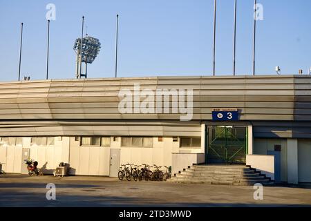Seoul, South Korea - June 2, 2023: The Olympic Velodrome in Olympic Park, featuring a low stadium with a grey exterior and a gated entrance, complemen Stock Photo